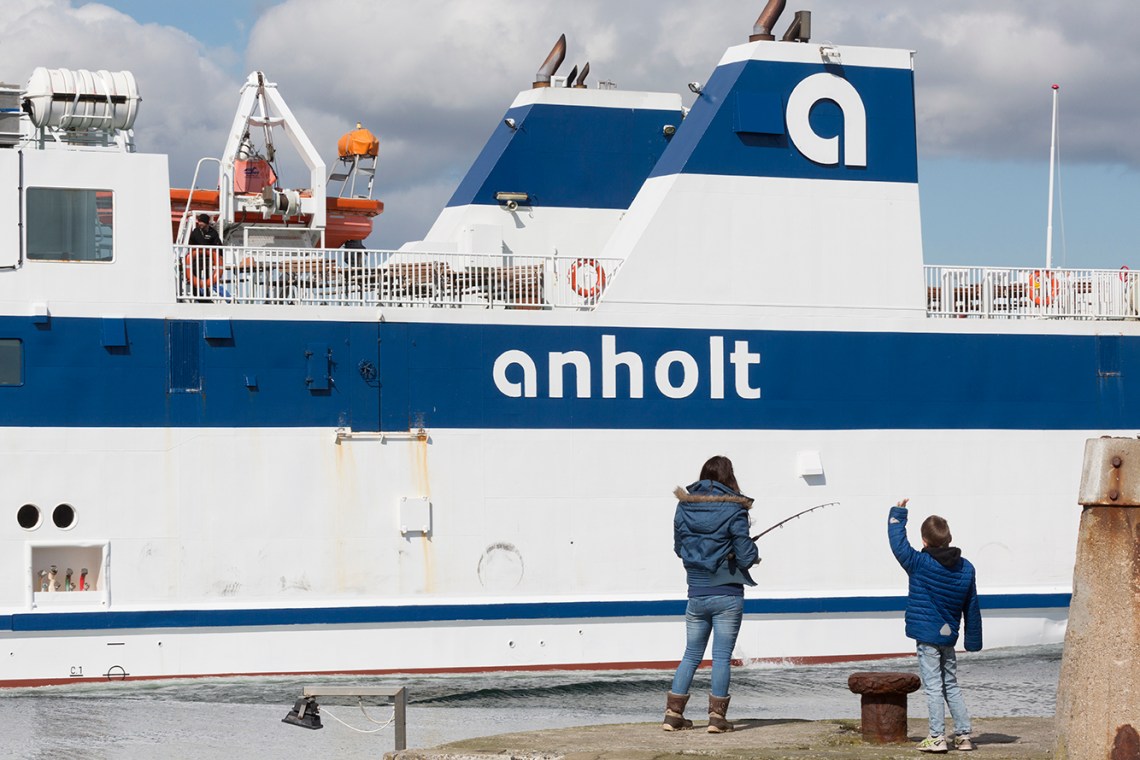 Anholt_arrives_Grenaa_001