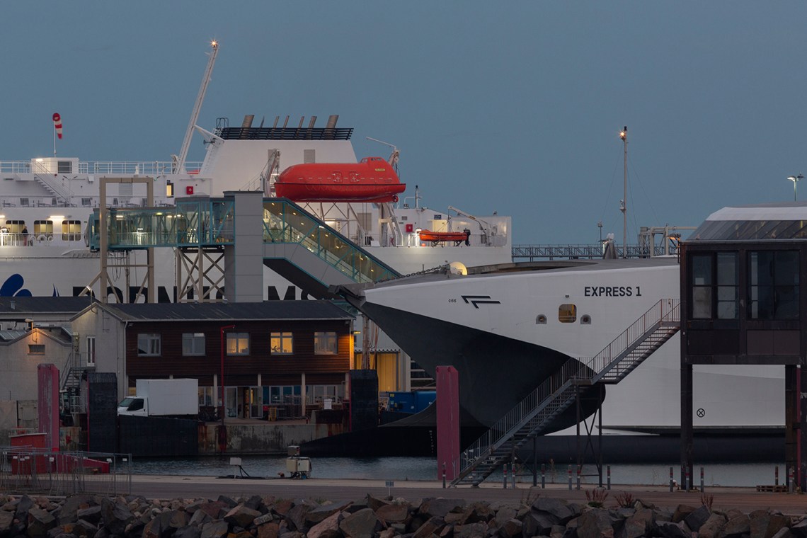 Bornholmslinjen-ferries_in_Roenne_002