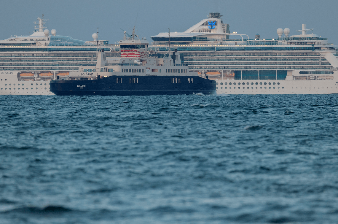 Serenade_of_the_Seas_off_Spodsbjerg_002