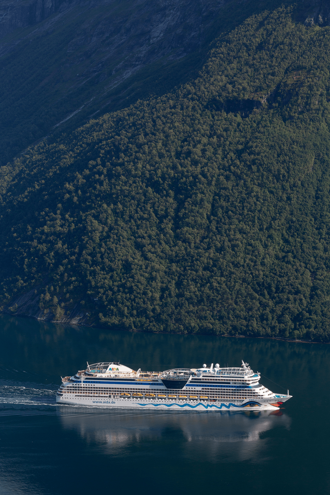 Aida_Sol_in_Sunnylvsfjorden_001