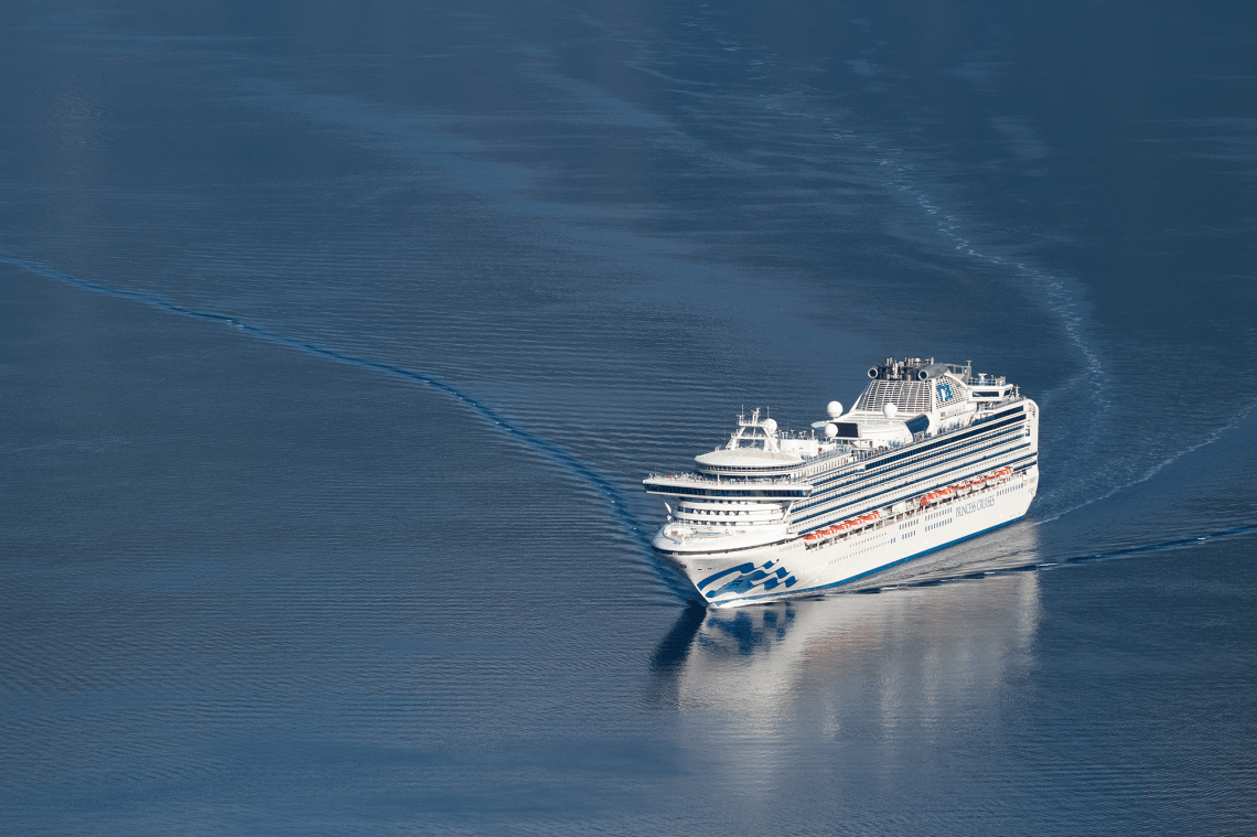 Sapphire_Princess_leaving_Geiranger_Fjord_006