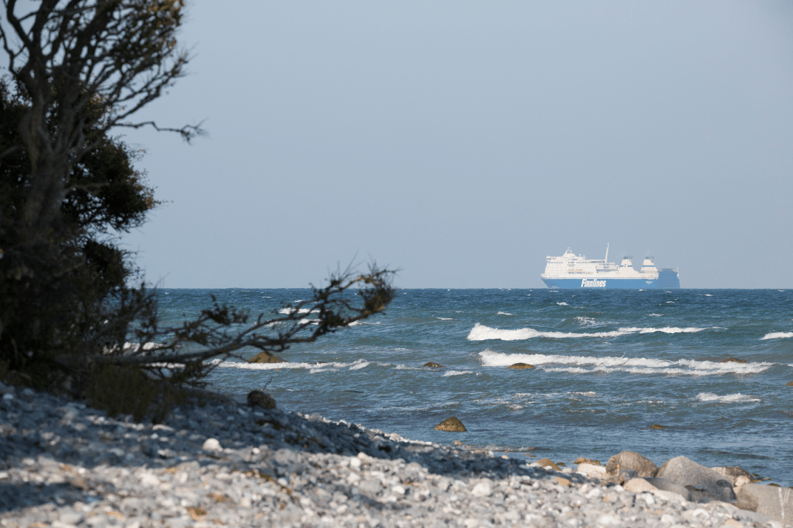 Finnlines_Star_Class_vessel_off_Moen_005